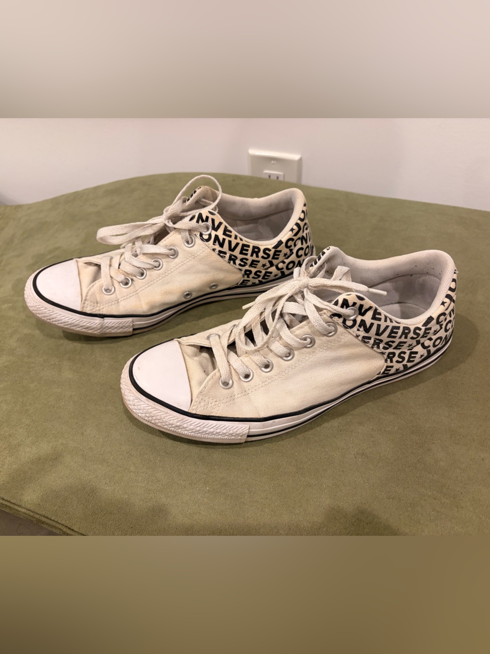 Converse Unisex Cream Low-Top Canvas Sneakers with Black Logo Trim